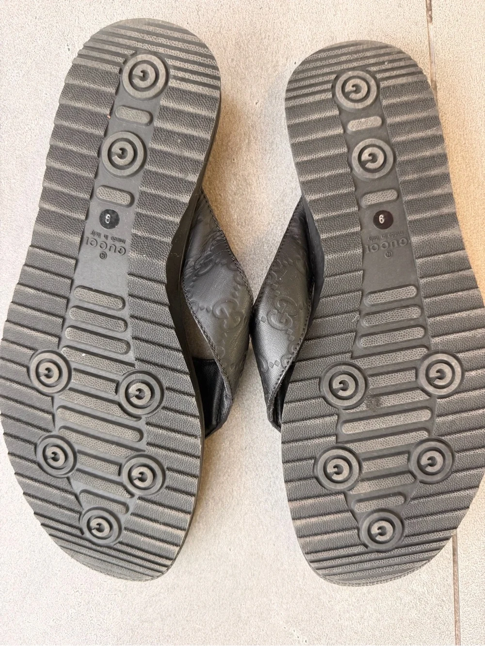 Gucci Black Leather GG Thong Sandals for Men